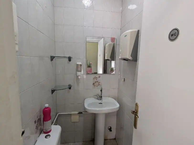 Bany de Local en venda en Málaga amb Aire condicionat i Moblat