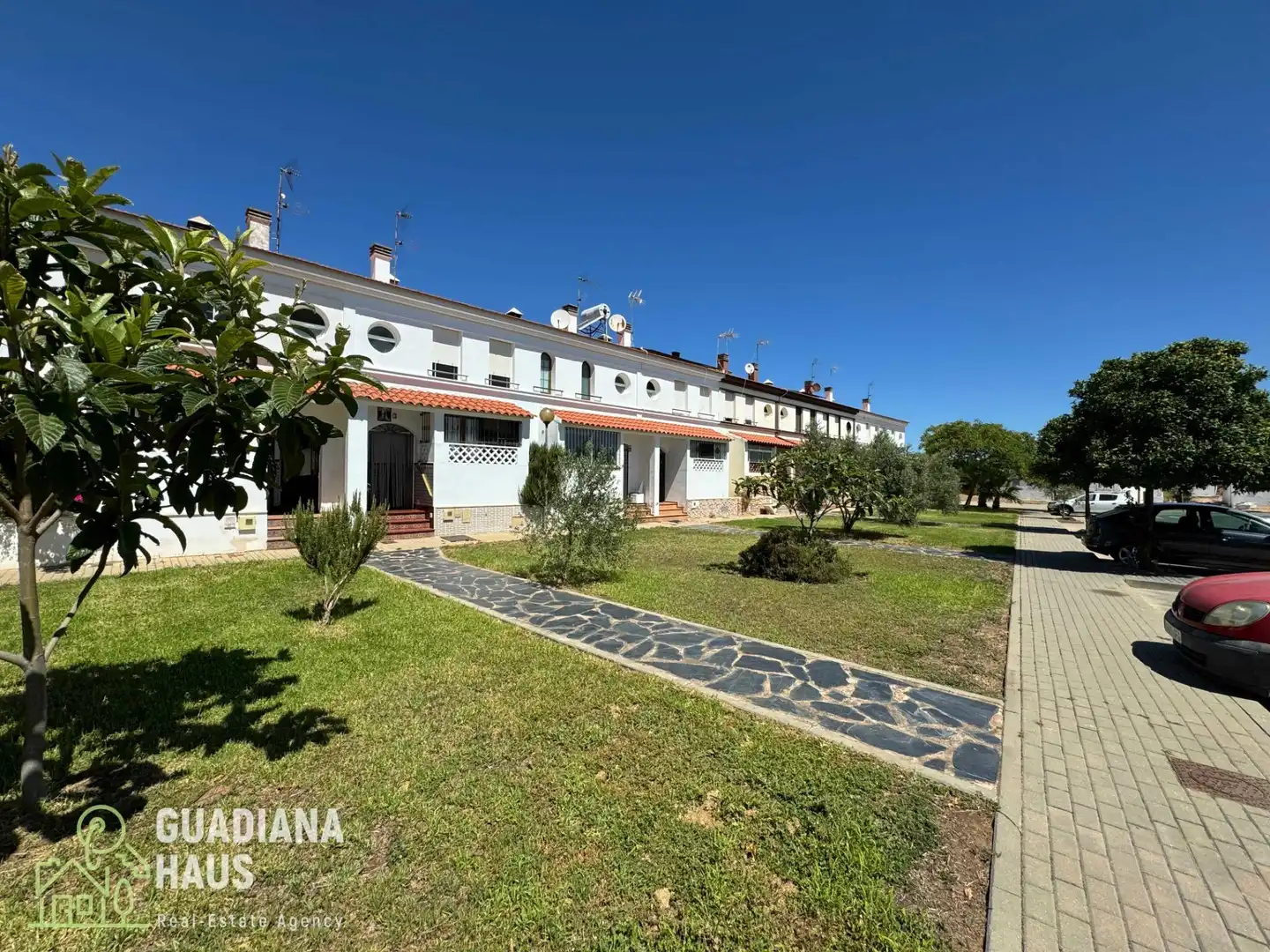 Vista exterior de Casa adosada en venda en Ayamonte amb Terrassa
