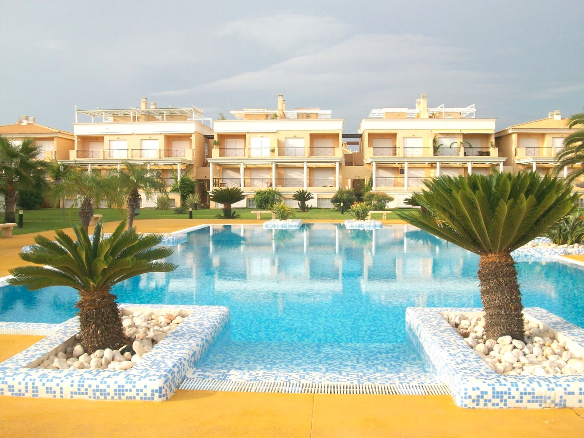 Swimming pool of Apartment for rent in Oliva  with Air Conditioner, Heating and Terrace