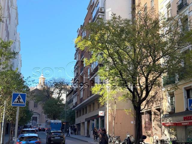 Piso en Venta en Maestro Guerrero en Universidad - Malasaña