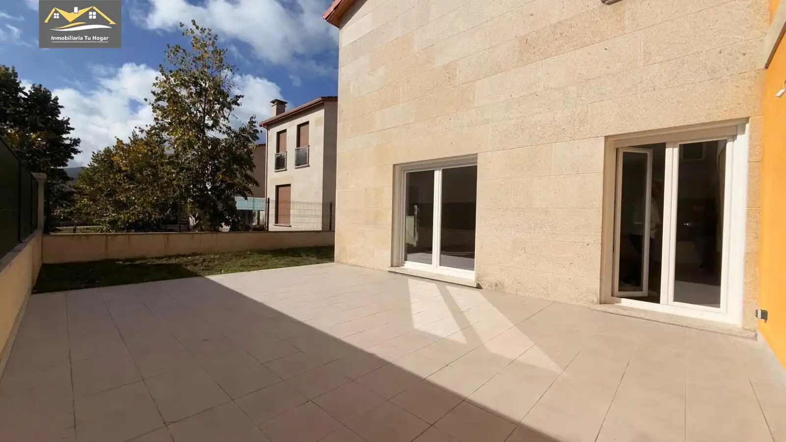 Terrassa de Casa adosada en venda en Allariz amb Calefacció, Jardí privat i Terrassa