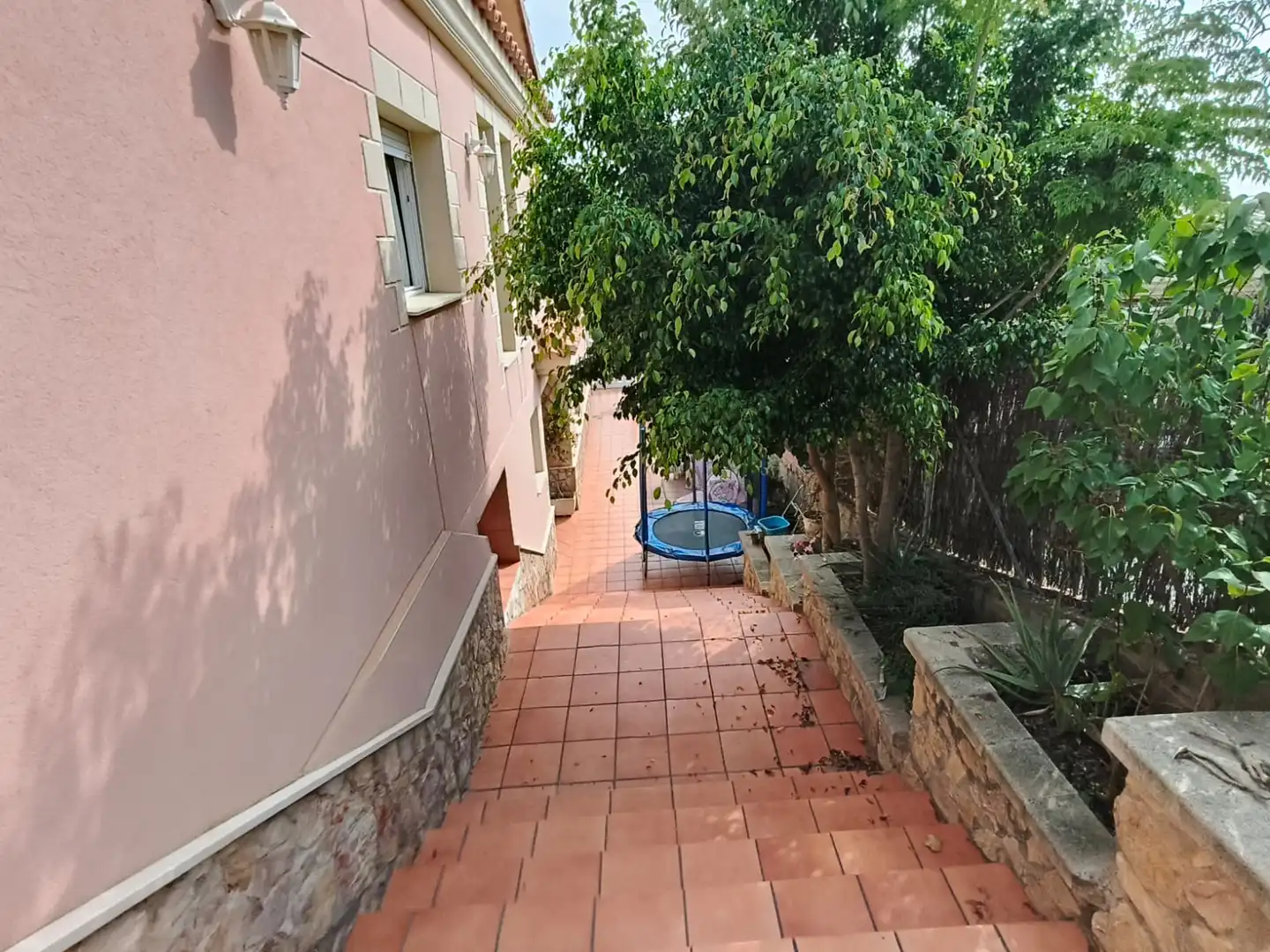 Vista exterior de Casa o xalet en venda en Calella amb Calefacció, Jardí privat i Terrassa