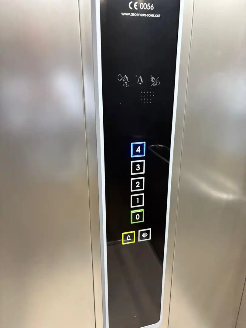 Parking de Piso en venta en Barcelona con Balcón