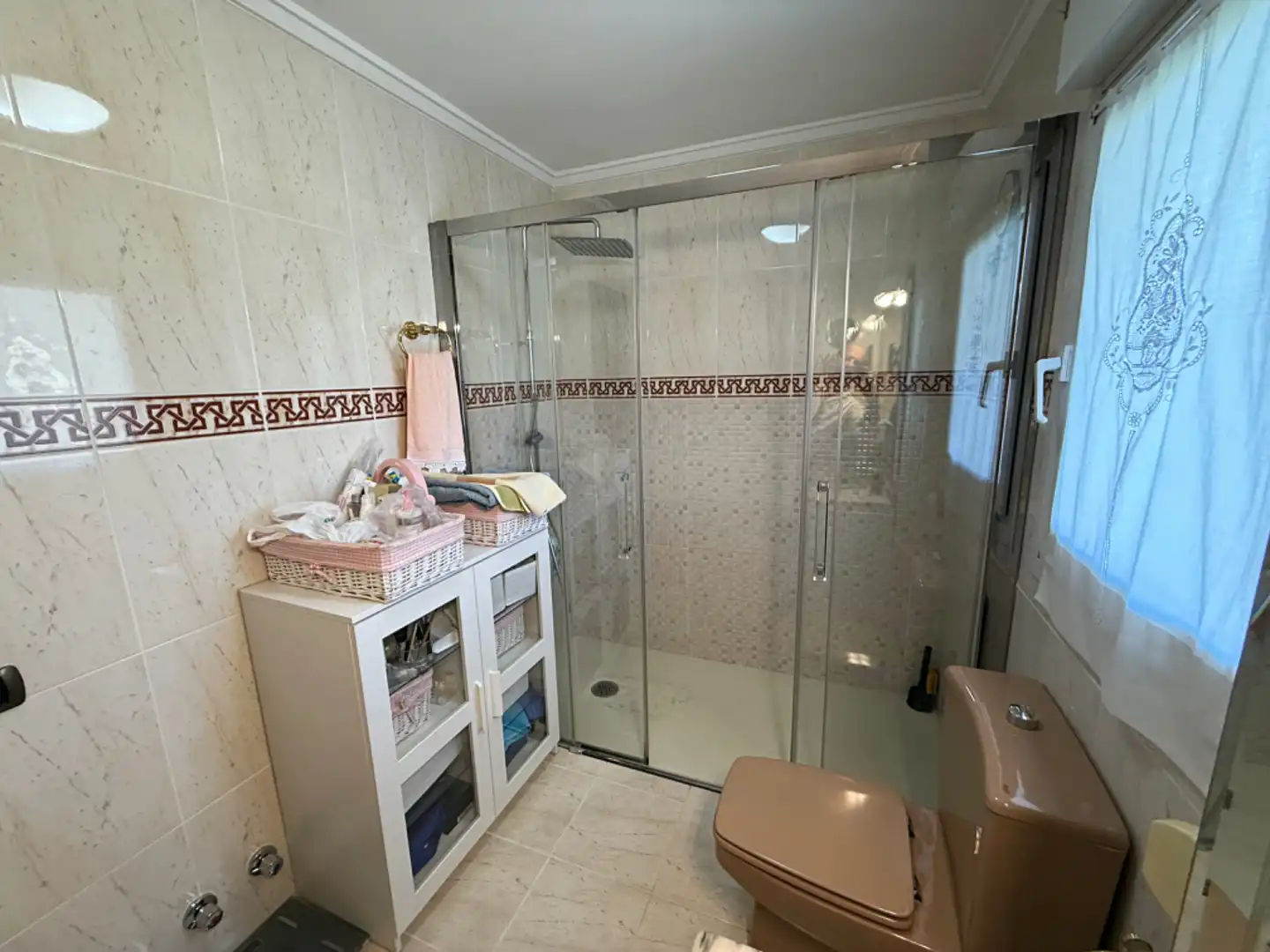 Baño de Casa adosada en venta en Oviedo  con Calefacción, Jardín privado y Parquet