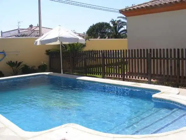 Xalet amb piscina en venda a Las Lagunas - Campano