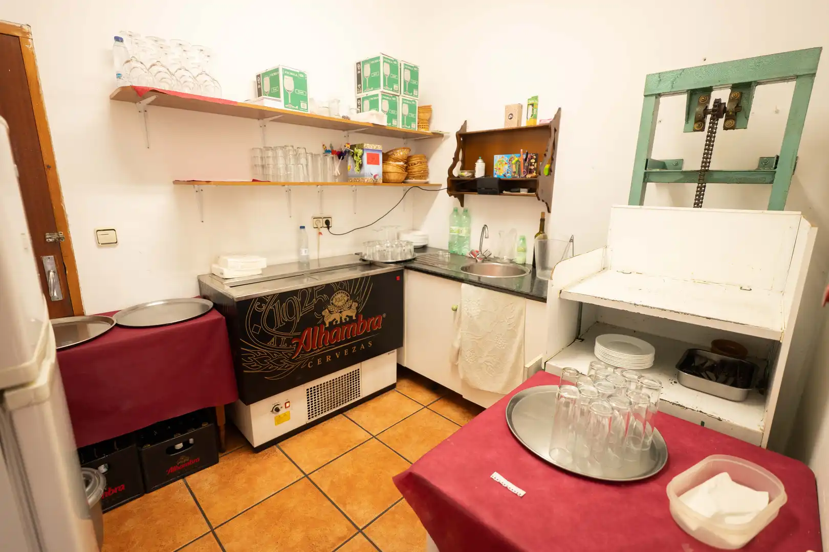 Küche von Geschaftsraum zum Verkauf in Válor mit Terrasse und Möbliert