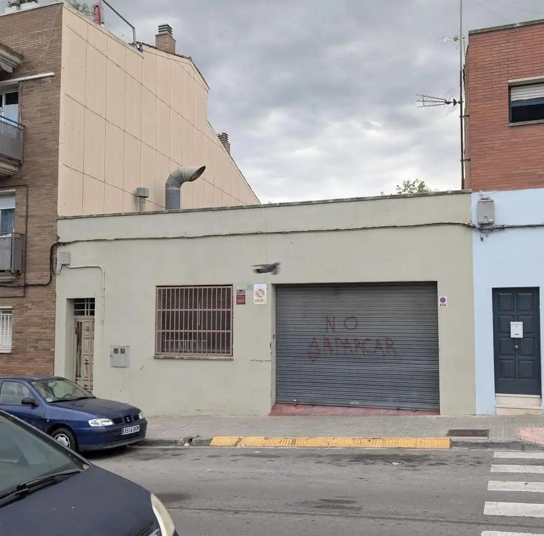 Vista exterior de Nau industrial en venda en Terrassa