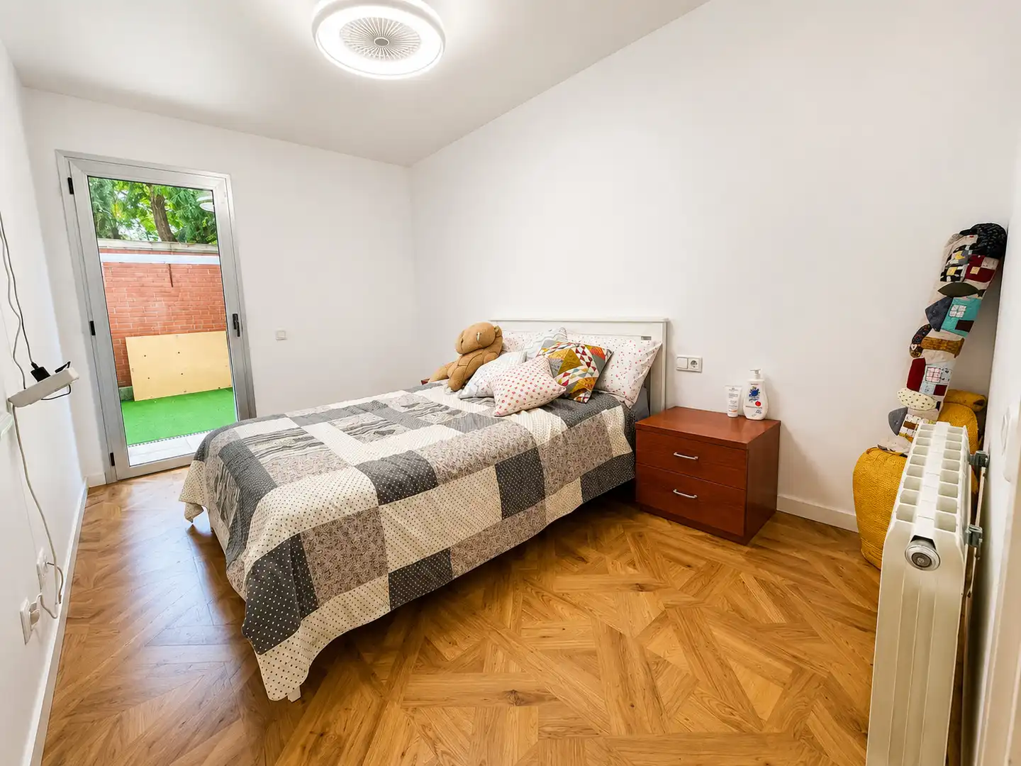 Bedroom of Ground floor for sale in Sabadell  with Air Conditioner, Parquet flooring and Terrace