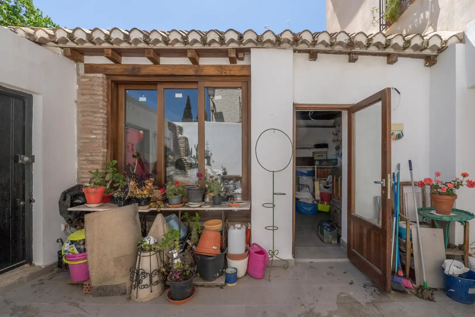 Exterior view of Houses for sale in Granada  with Air Conditioner, Terrace and Furnished