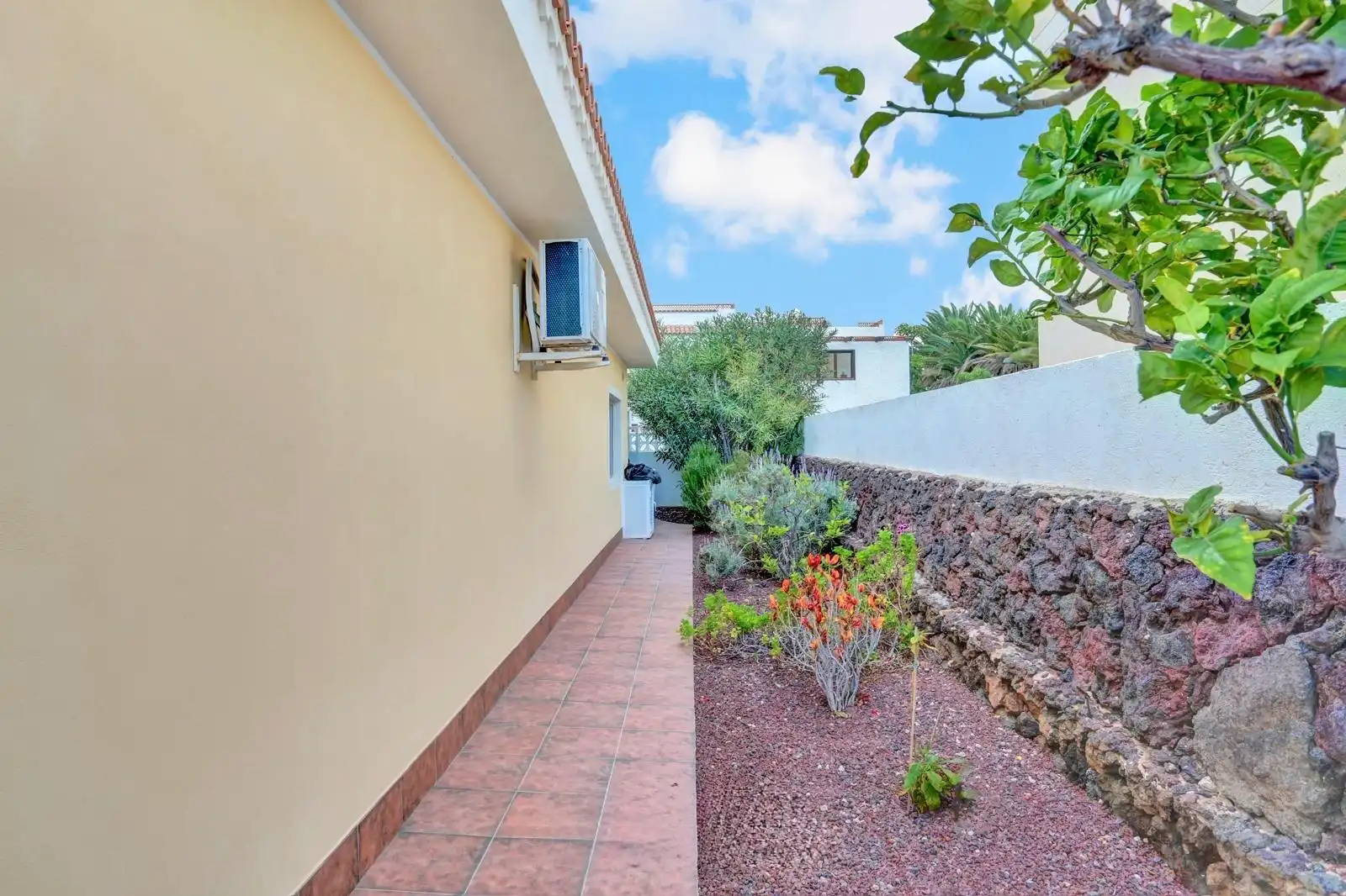 Vista exterior de Casa o chalet en venta en Arona con Aire acondicionado, Jardín privado y Amueblado