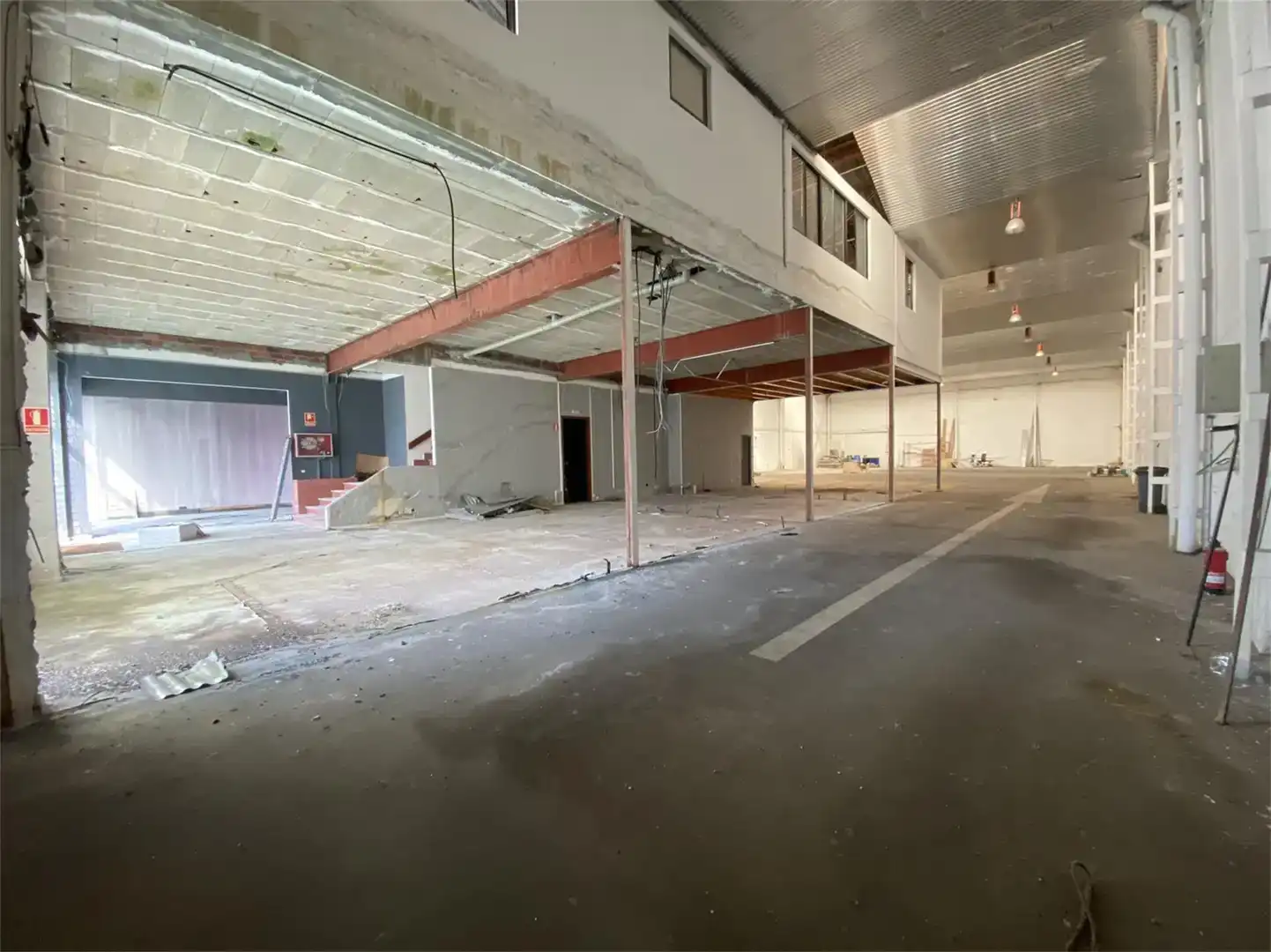 Fabrikhallen zur Miete in Narón