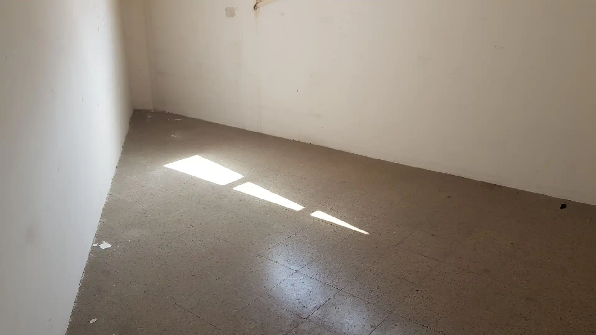 Fabrikhallen zum Verkauf in L'Hospitalet de Llobregat mit Heizung und Alarm