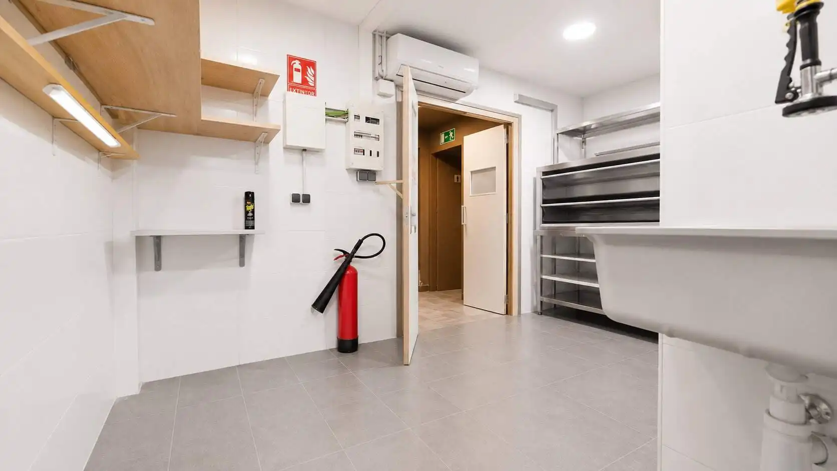 Locale commerciale in cessione a Carrer del Comte Borrell, imagen 15