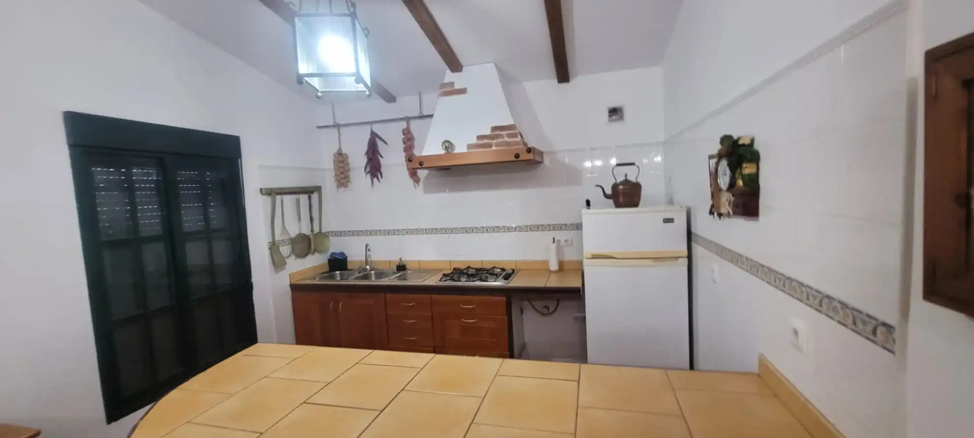 Cuina de Finca rústica en venda en Los Barrios amb Jardí privat, Piscina i Moblat