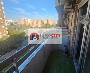 Exterior view of Apartment for sale in  Valencia Capital  with Air Conditioner, Terrace and Furnished