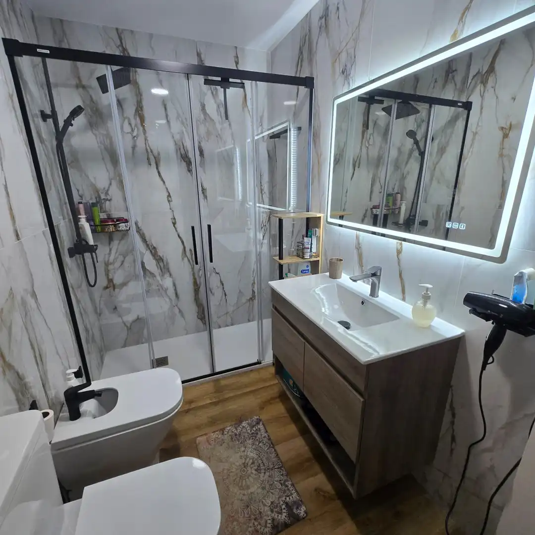 Badezimmer von Wohnung zur Miete in Córdoba mit Klimaanlage, Terrasse und Möbliert
