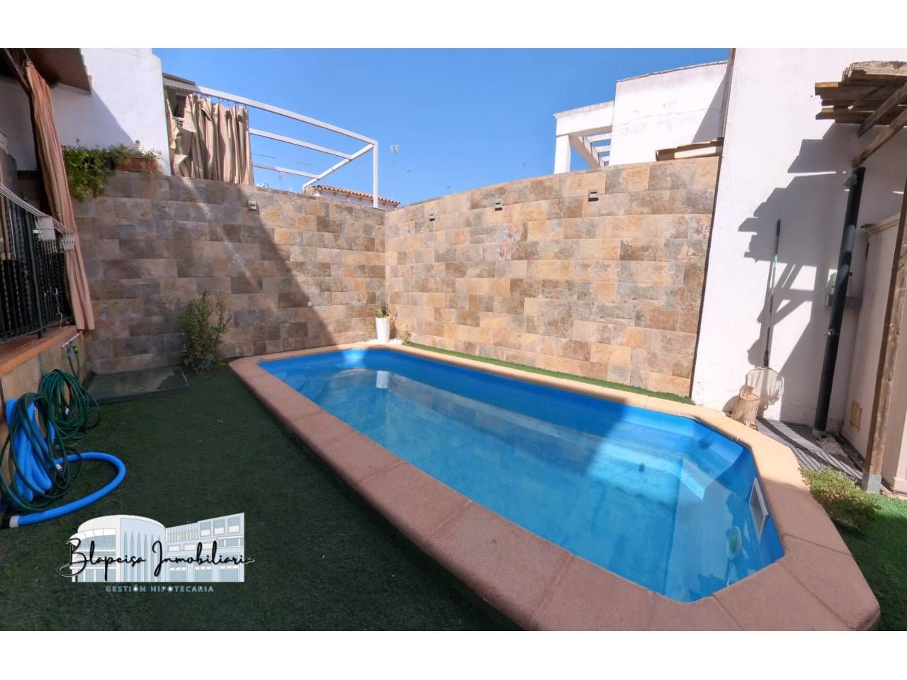 Swimming pool of House or chalet for sale in Alcalá de Guadaira  with Air Conditioner, Private garden and Terrace