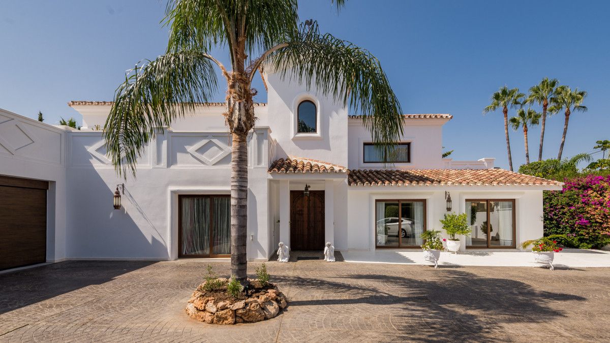 Exterior view of House or chalet for sale in Estepona  with Private garden, Terrace and Swimming Pool