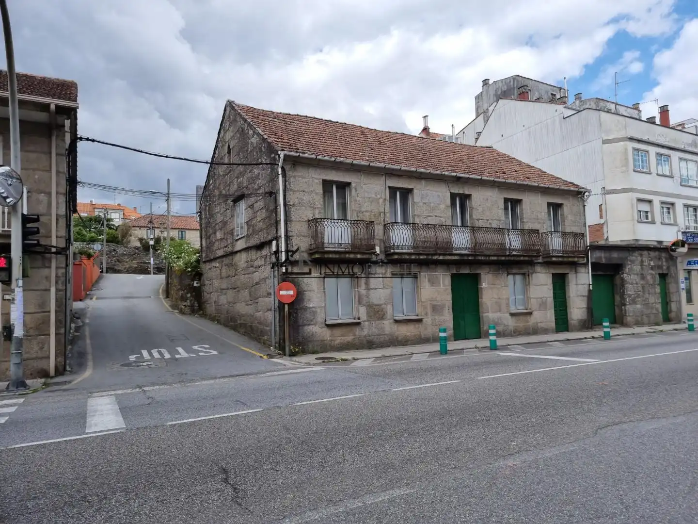 Vista exterior de Casa o xalet en venda en Poio amb Jardí privat, Traster i Balcó