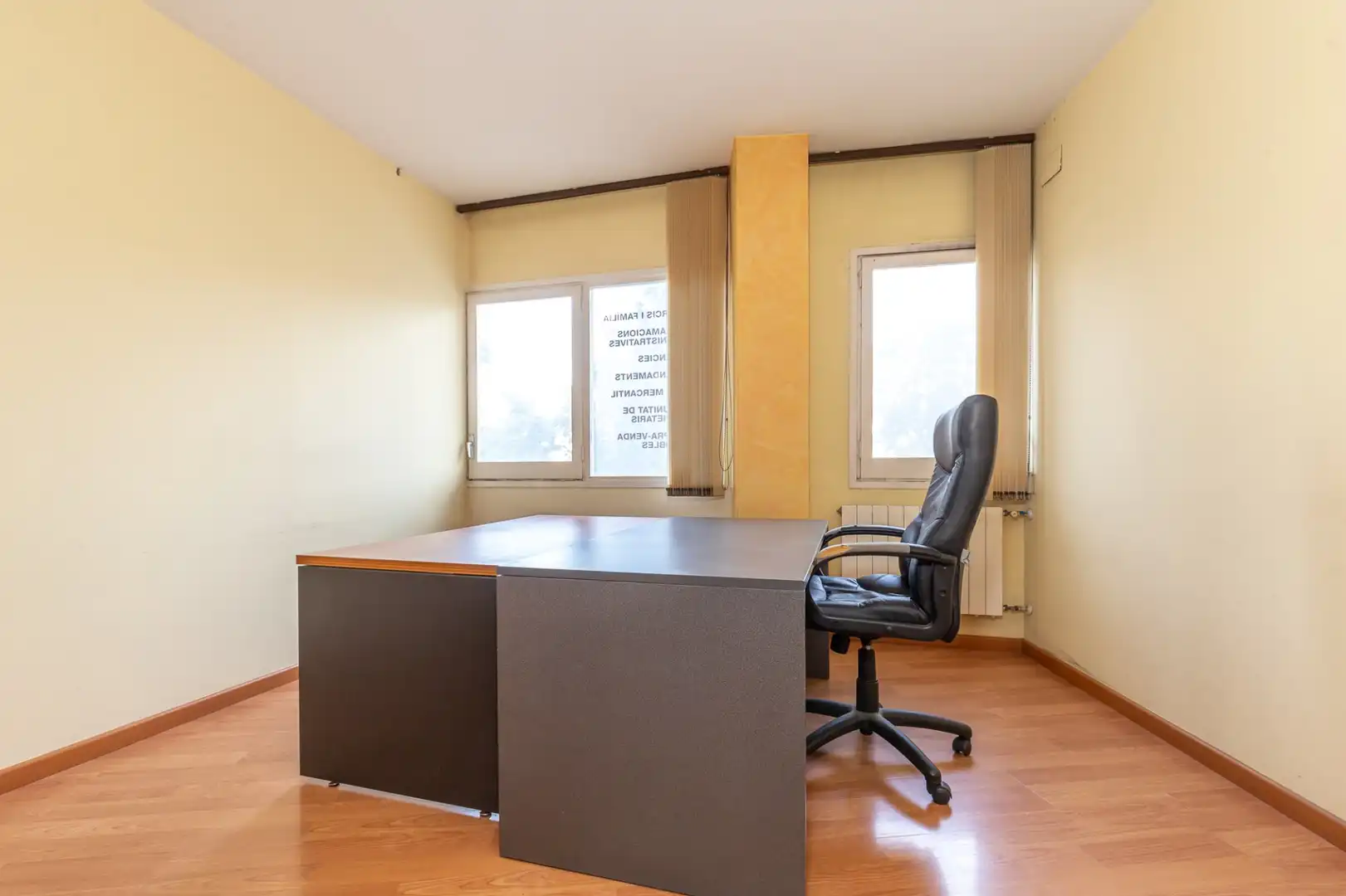 Oficina de alquiler en CORNELLA, Montesa