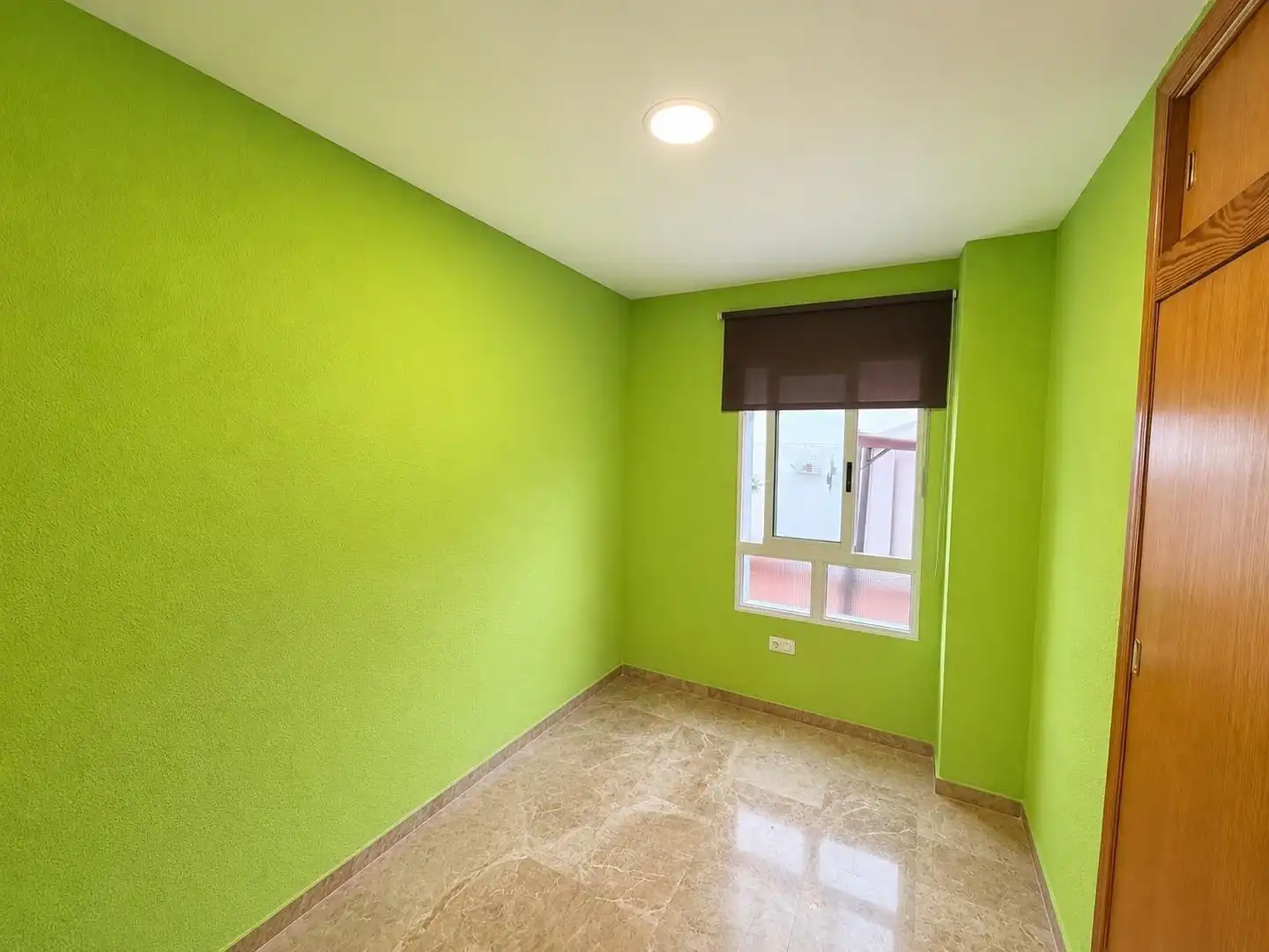 Habitación de Planta baja en venta en Alicante / Alacant con Terraza y Trastero