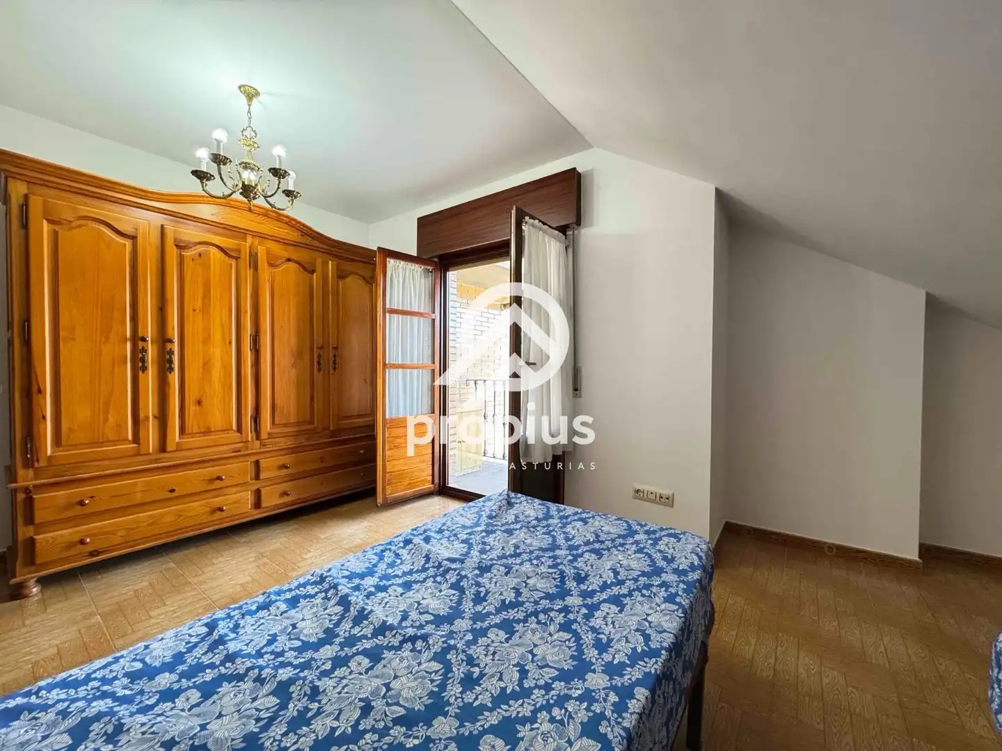 Habitación de Casa adosada en venta en Piloña con Calefacción, Jardín privado y Parquet