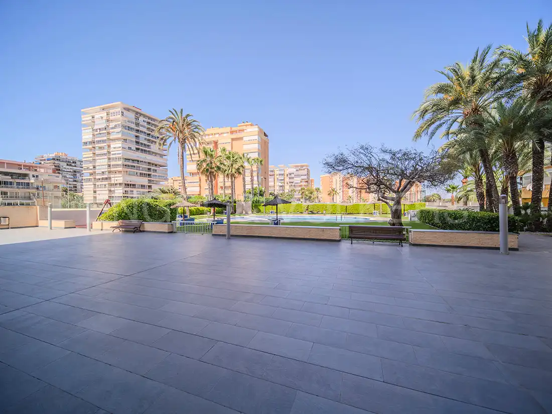 Vista exterior de Piso en venta en Alicante / Alacant con Aire acondicionado, Calefacción y Terraza