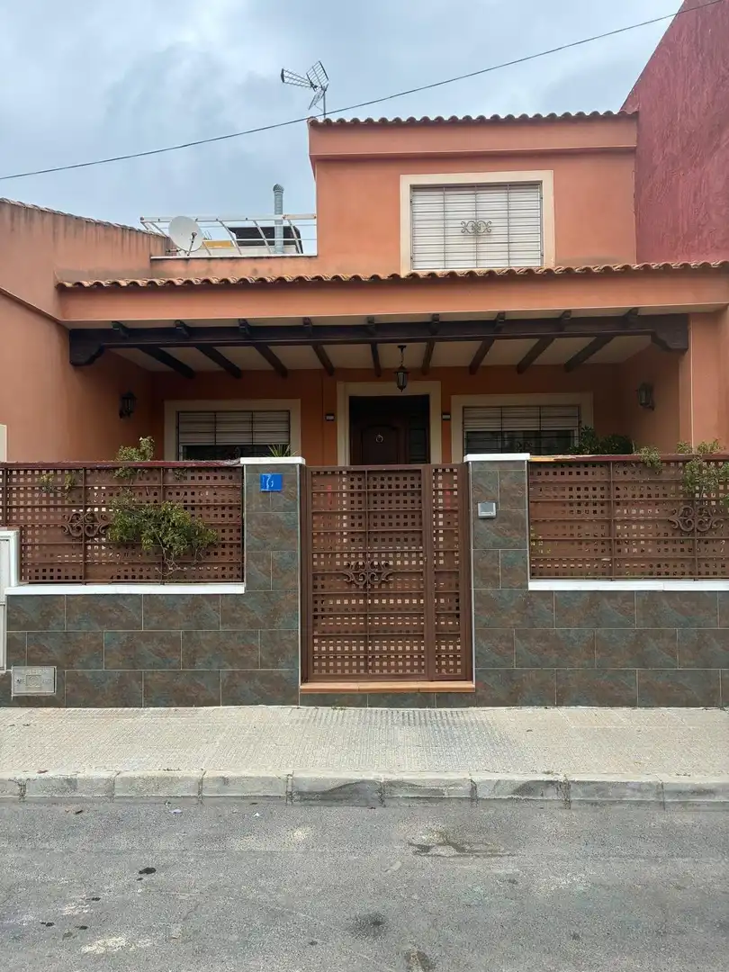 Casa rústica amb jardí en venda a Algorfa