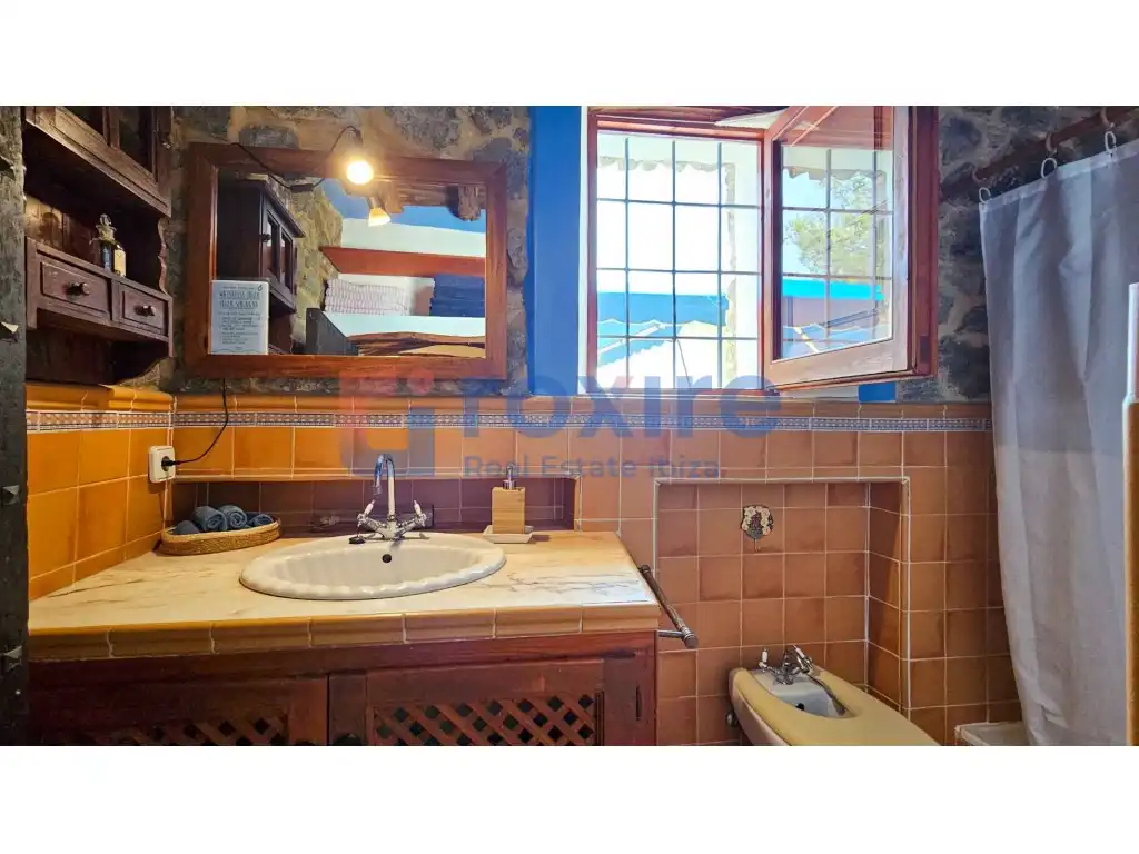 Bany de Casa o xalet de lloguer en Sant Joan de Labritja amb Aire condicionat, Calefacció i Jardí privat