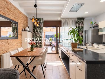 Duplex con balcone in vendita a Centre