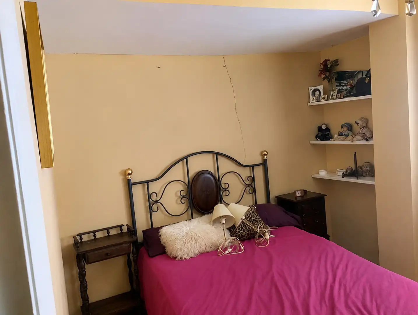 Habitación de Piso en venta en Cabanas con Terraza y Amueblado