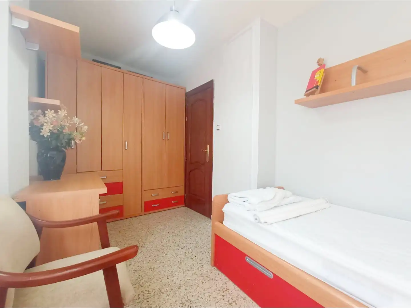Dormitori de Apartament de lloguer en Granada amb Aire condicionat, Calefacció i Terrassa