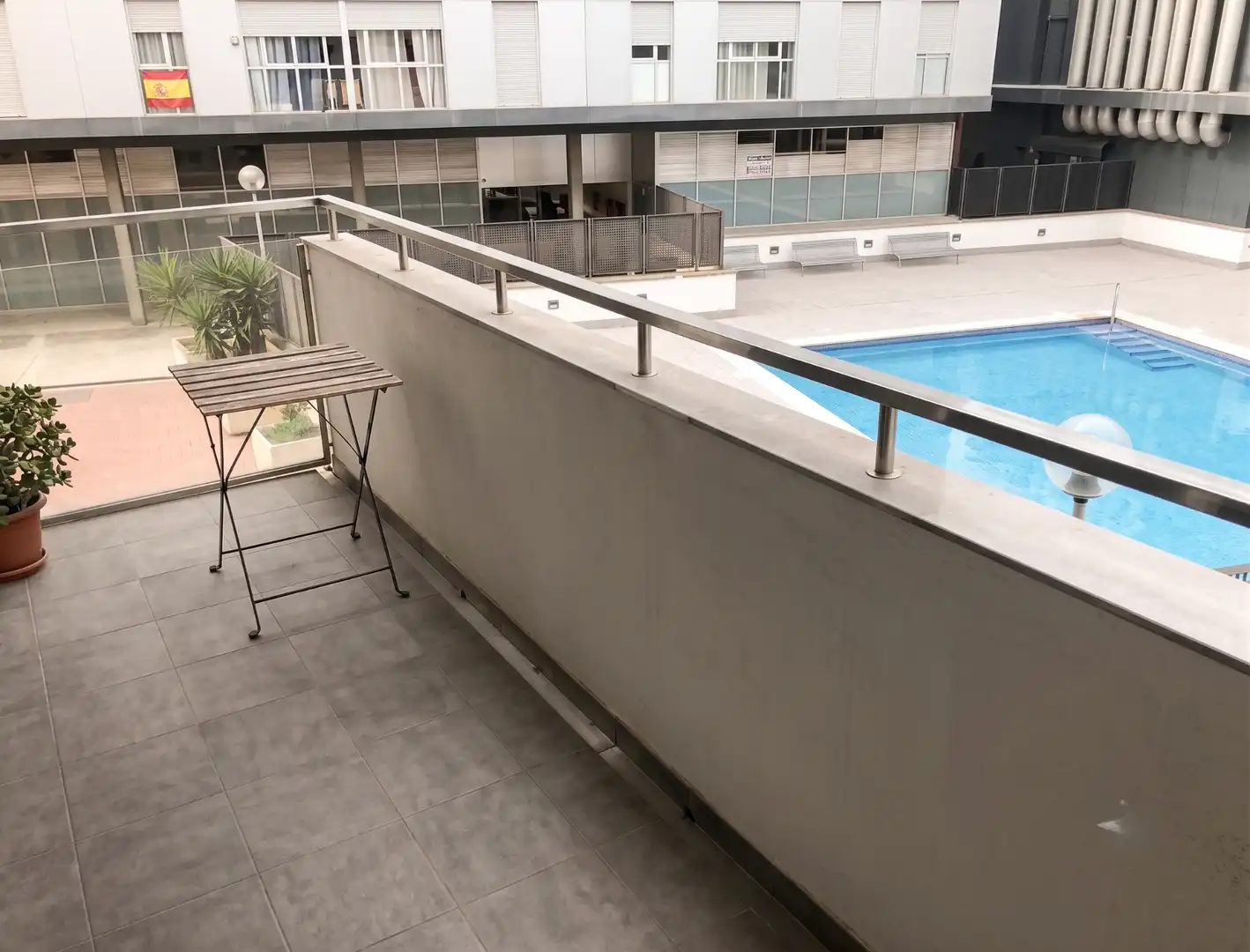 Piscina de Pis en venda en Barcelona amb Calefacció, Forn i Balcó