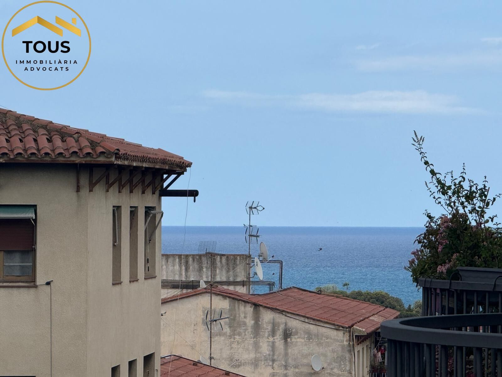 Vista exterior de Àtic en venda en Mataró amb Balcó