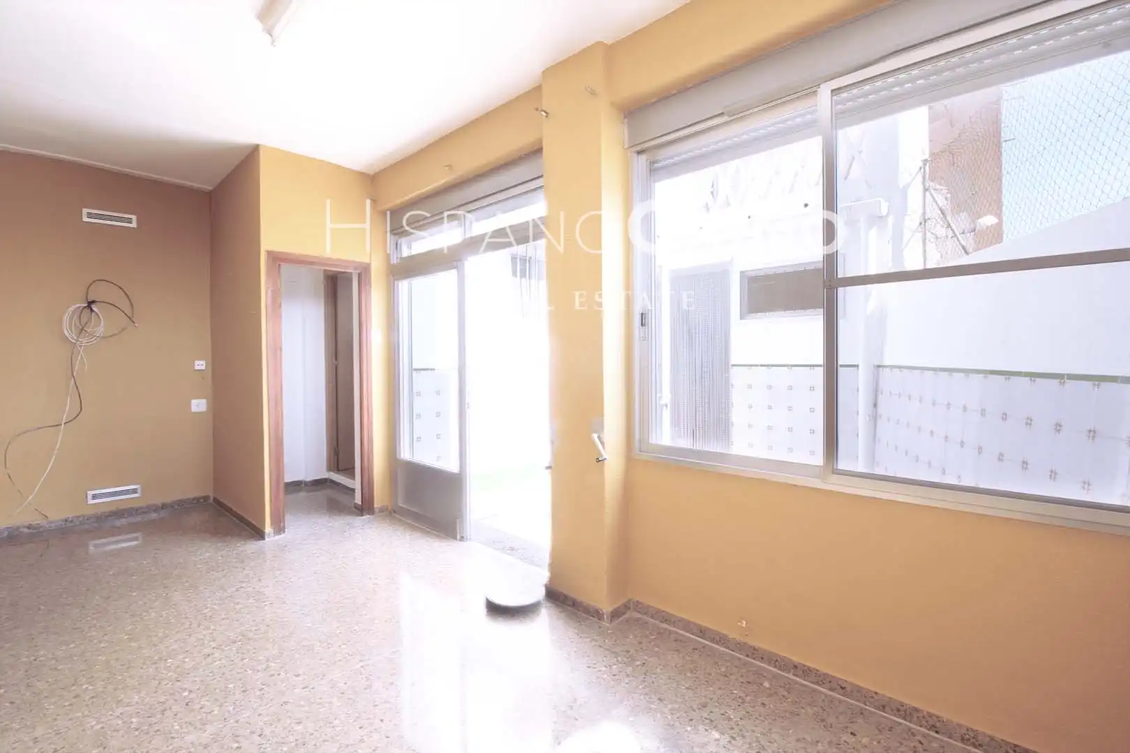 Casa adosada en venta en Serra con Terraza