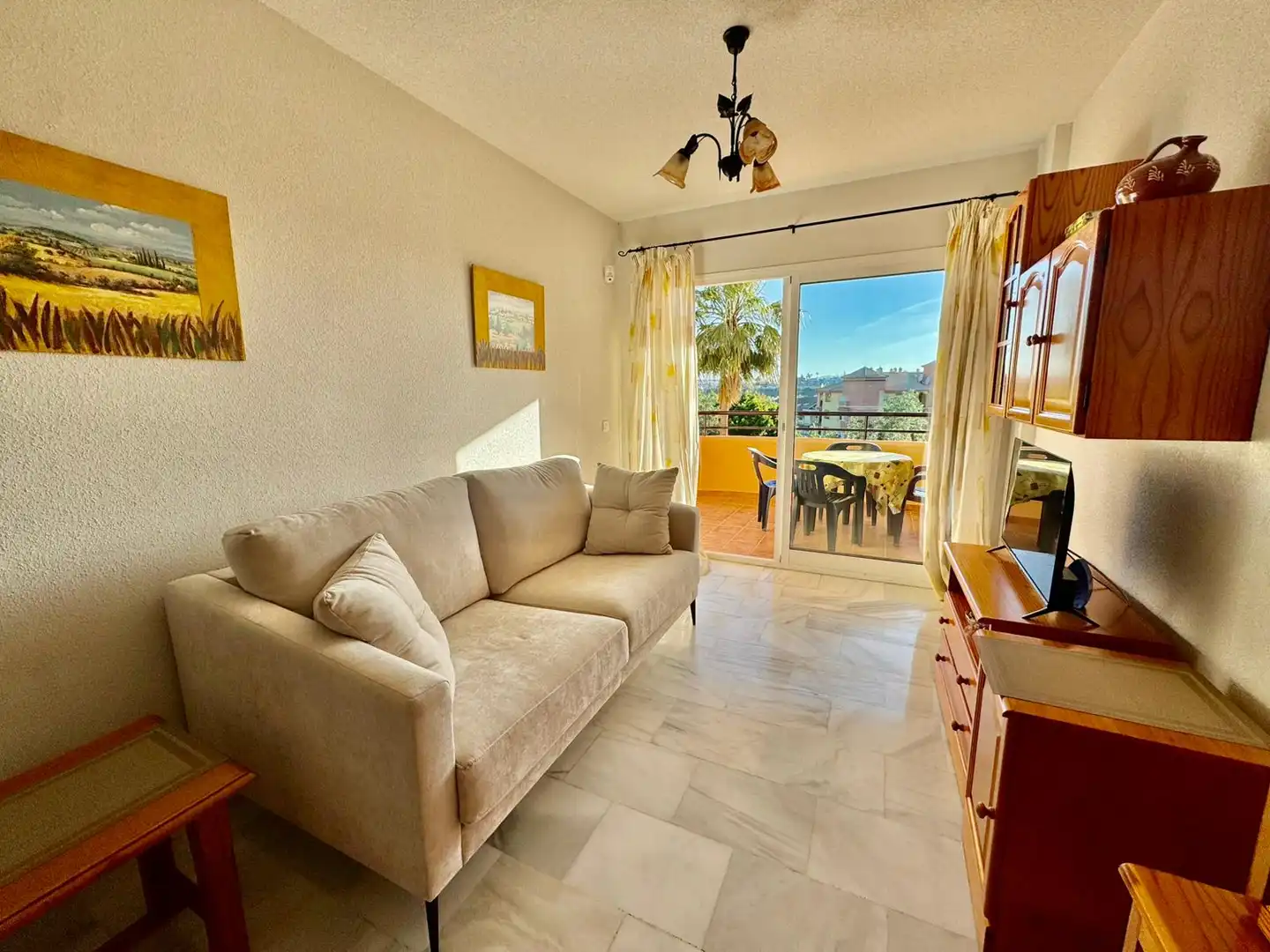 Sala de estar de Piso en venta en Fuengirola con Terraza, Amueblado y Horno