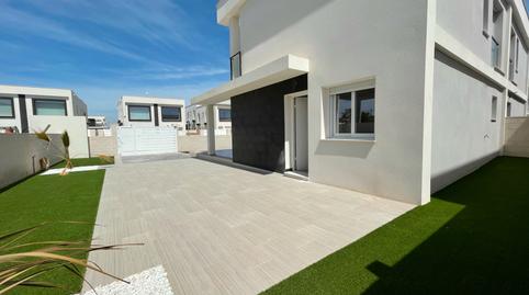 Foto 4 de Casa adosada en venda a Calle Malta, Monte y Mar, Alicante