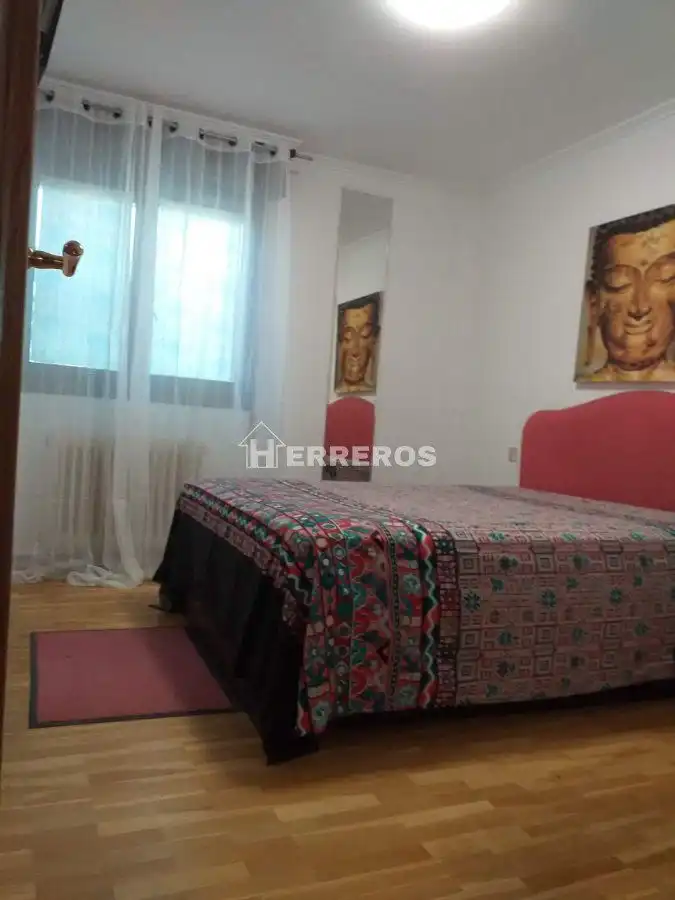 Habitación de Casa adosada en venta en Uruñuela con Calefacción, Parquet y Terraza