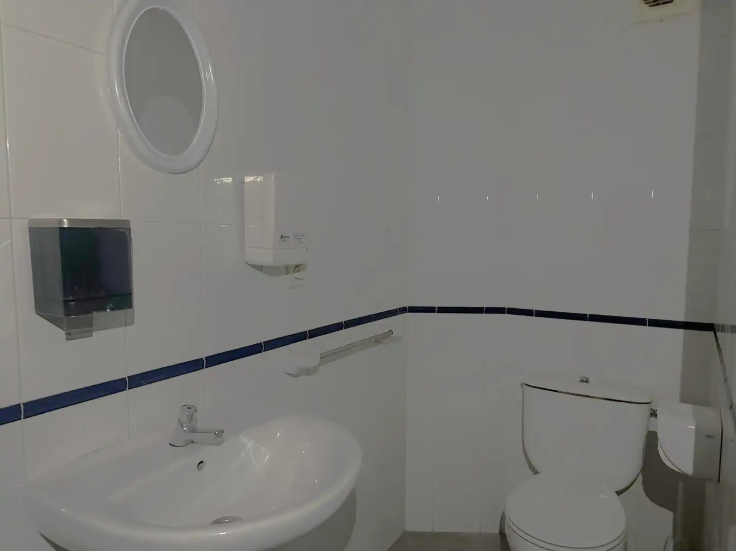 Local en venta en Avilés - Avenida San Agustín, El Carbayedo - El Quirinal