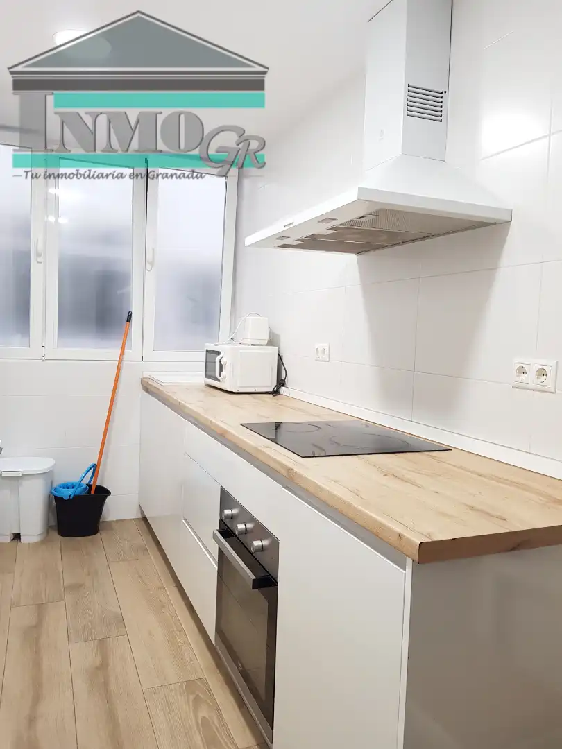 Kitchen of Flat for share in Granada  with Heating, Furnished and Balcony