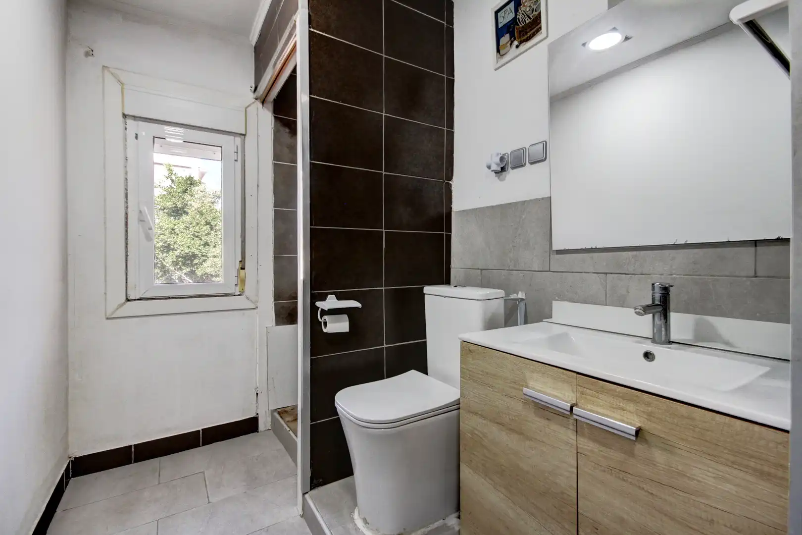 Baño de Piso en venta en Vallirana con Trastero y Horno