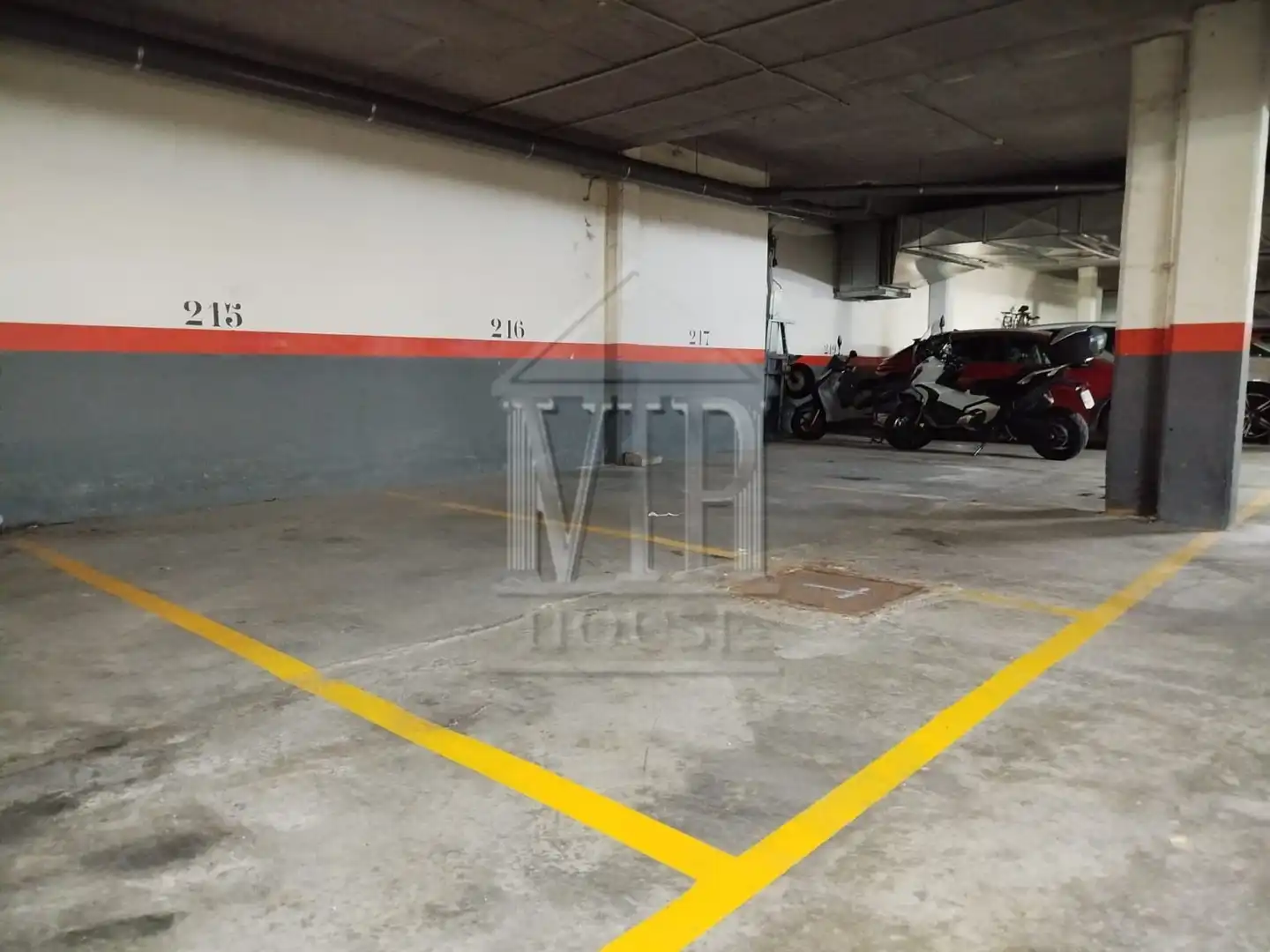 Parking of Flat for sale in Badalona  with Air Conditioner, Heating and Furnished