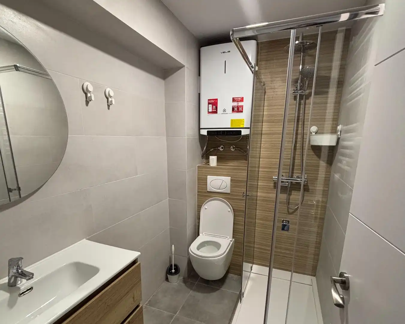 Bathroom of Flat for sale in Manises  with Air Conditioner, Heating and Storage room