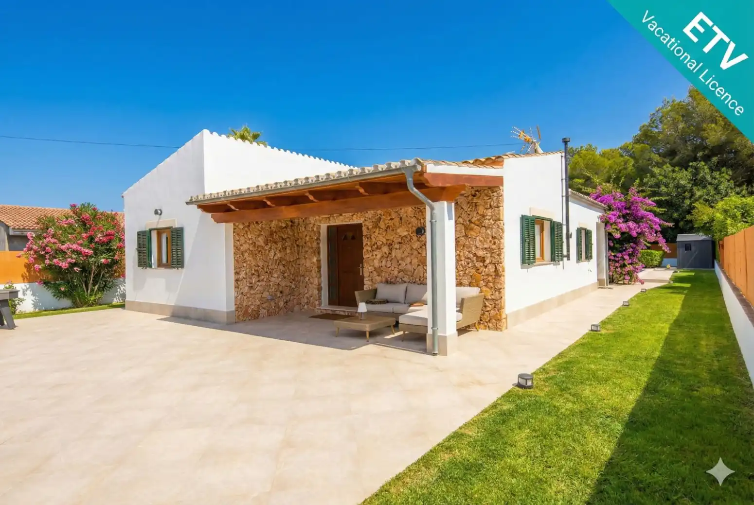 Vista exterior de Casa o chalet en venta en Alcúdia con Aire acondicionado, Terraza y Piscina