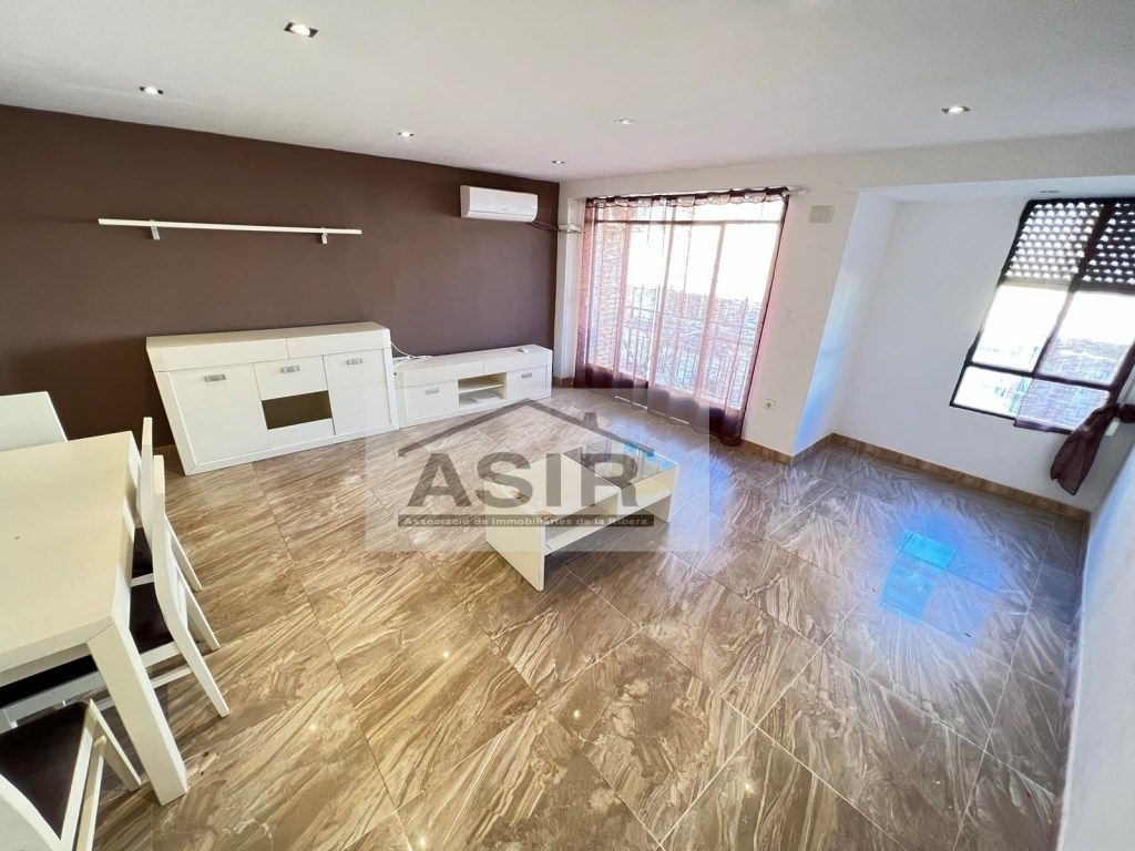 Sala d'estar de Pis en venda en Alzira amb Aire condicionat i Balcó