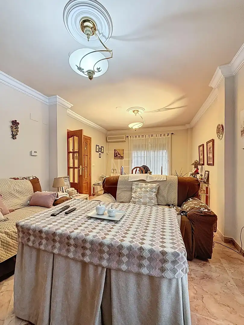 Sala de estar de Casa adosada en venta en Vegas del Genil con Aire acondicionado, Calefacción y Trastero