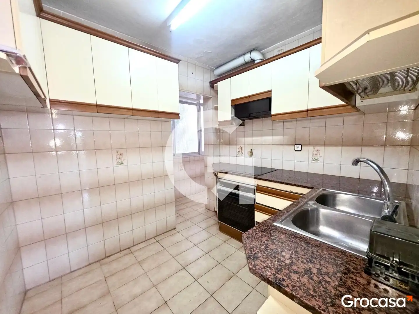 Kitchen of Flat for sale in Cornellà de Llobregat  with Air Conditioner, Heating and Oven