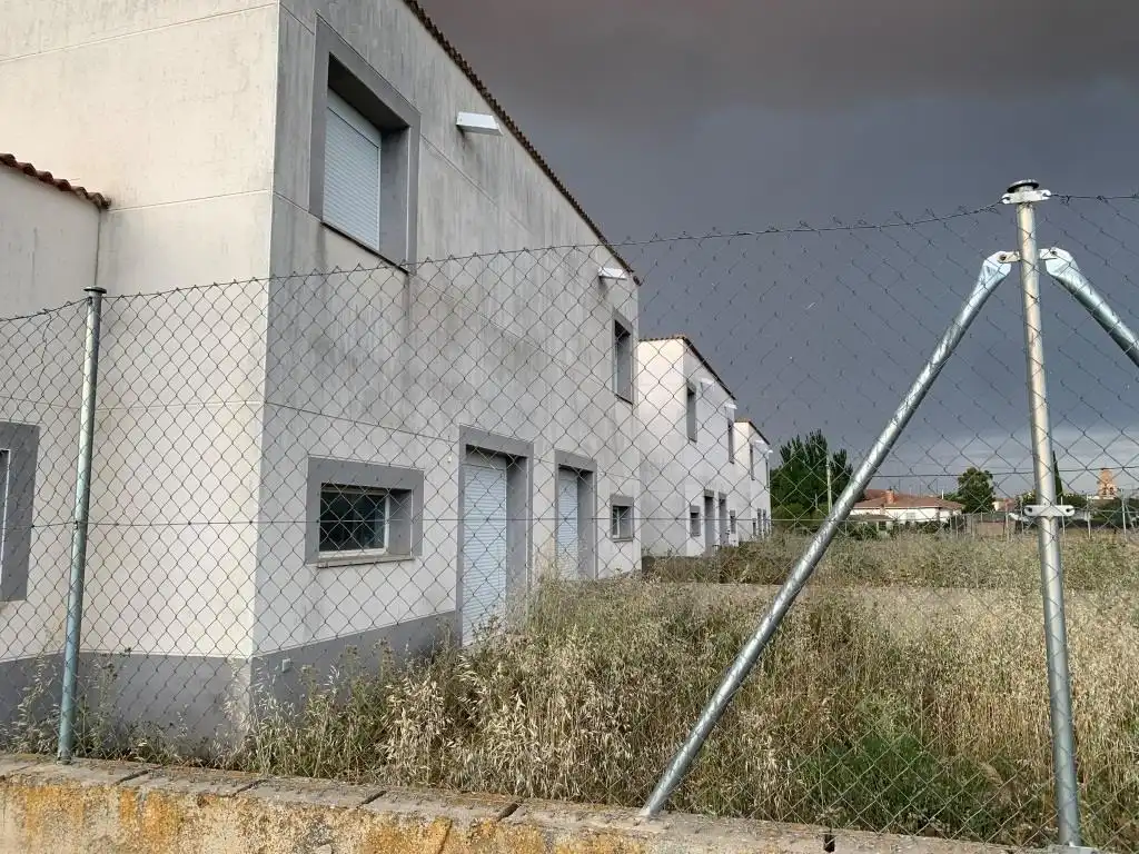 Casa adosada en venta en Avenida de la Guardia Civil, Manganeses de la Lampreana