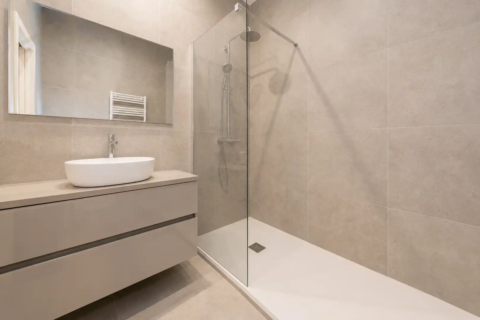Badezimmer von Wohnung zum Verkauf in Tres Cantos mit Klimaanlage, Heizung und Möbliert