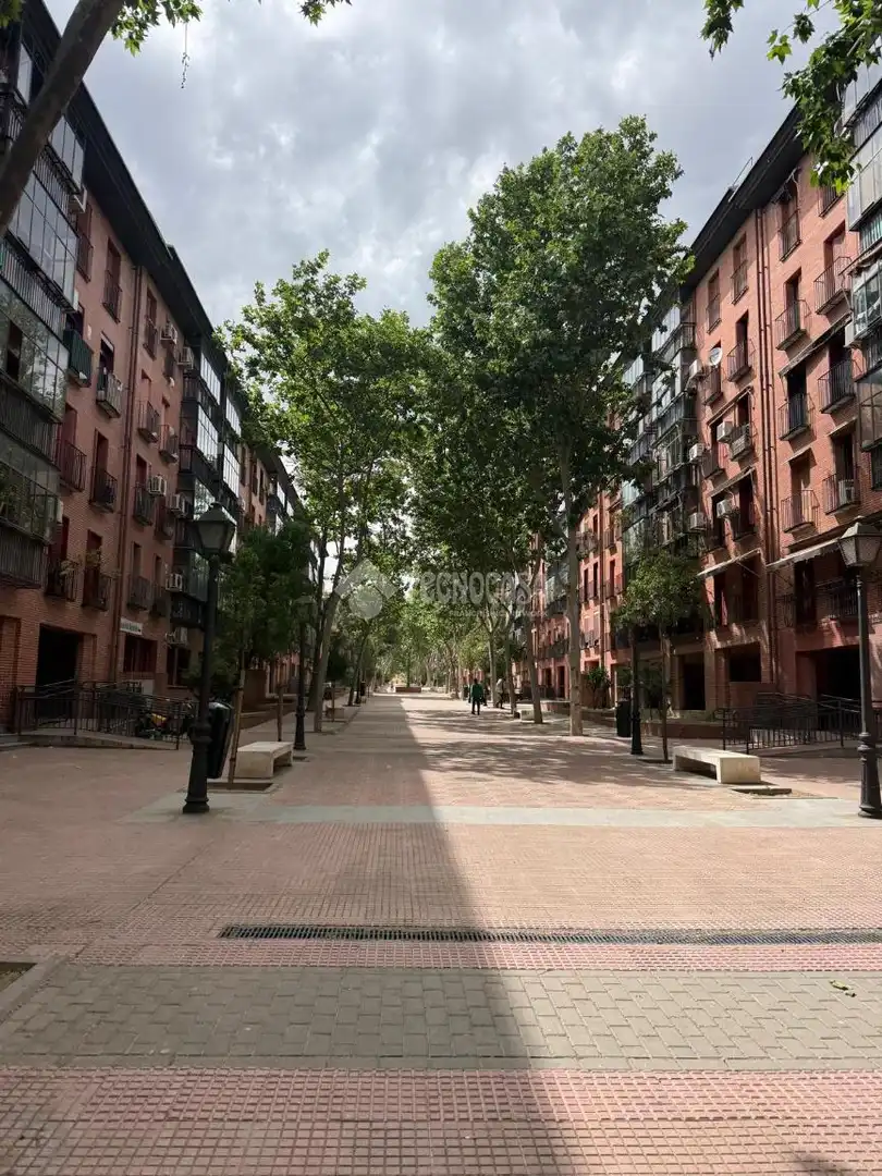 Vista exterior de Pis en venda en Madrid amb Aire condicionat, Terrassa i Balcó